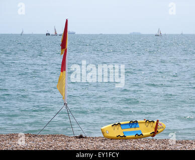 Eine RNLI Strandwache Southsea Strand, Portsmouth, England Stockfoto