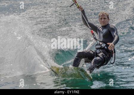 Starker Wind zum Kitesurfen am Achensee Lake Stockfoto