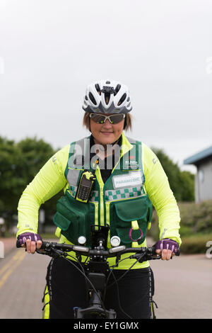 A St. John Ambulance Zyklus Ersthelfer auf dem Fahrrad. Stockfoto