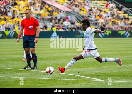 Columbus, Ohio, USA. 19. Juli 2015. Chicago Fire vorwärts David Accam (11) aus einem Freistoß in der ersten Hälfte des Spiels zwischen Chicago Fire und SC Columbus Crew Stadium MAPFRE in Columbus OH erzielte. am 19. Juli 2015. Bildnachweis: Cal Sport Media/Alamy Live-Nachrichten Stockfoto