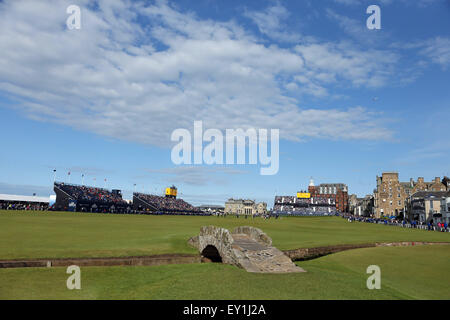 Der alte Kurs, St Andrews, Fife, Schottland. 15. Juli 2015. Swilcan Bridge während einer Praxis runden die 144. British Open Championship auf dem Old Course, St Andrews in Fife, Schottland. © Aktion Plus Sport/Alamy Live-Nachrichten Stockfoto