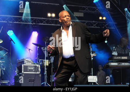 Alexander O' Neal führt am ersten Tag der Brentwood Festival, Brentwood, Essex, England 17. Juli 2015 Credit: Ben Rektor/Alamy Stockfoto