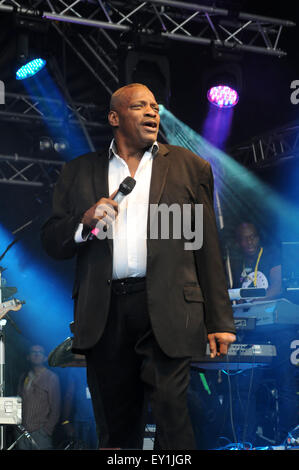 Alexander O' Neal führt am ersten Tag der Brentwood Festival, Brentwood, Essex, England 17. Juli 2015 Credit: Ben Rektor/Alamy Stockfoto