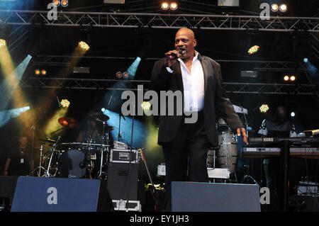 Alexander O' Neal führt am ersten Tag der Brentwood Festival, Brentwood, Essex, England 17. Juli 2015 Credit: Ben Rektor/Alamy Stockfoto