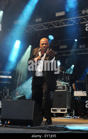 Alexander O' Neal führt am ersten Tag der Brentwood Festival, Brentwood, Essex, England 17. Juli 2015 Credit: Ben Rektor/Alamy Stockfoto