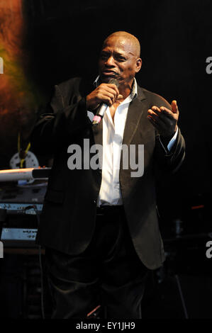 Alexander O' Neal führt am ersten Tag der Brentwood Festival, Brentwood, Essex, England 17. Juli 2015 Credit: Ben Rektor/Alamy Stockfoto