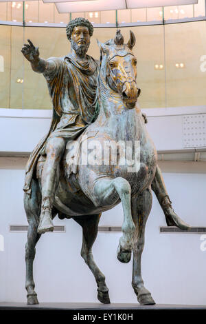 Reiterstatue des Marcus Aurelius stehen im Palazzo dei Conservatori Museum in Rom. Stockfoto