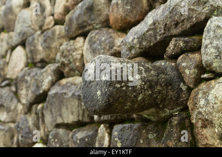 Ausschnitt aus Inka-Wand in der alten Stadt von Machu Picchu, Peru Stockfoto