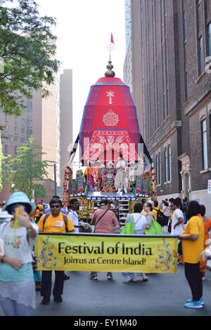 Toronto, Kanada. 18. Juli 2015. TORONTO, ONTARIO/Kanada - 18 Juli: Lord Krishna am Tag des 43. jährliche Festival of India am 18. Juli 2015 in Toronto, Kanada. Bildnachweis: NISARGMEDIA/Alamy Live-Nachrichten Stockfoto