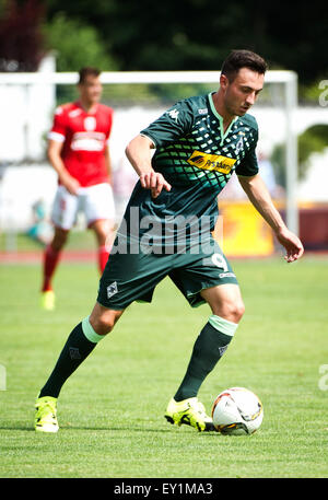 Rottach-Egern, Deutschland. 19. Juli 2015. Fußball-Testspiel: Borussia Moenchengladbach - Standard Lüttich findet in Rottach-Egern, Deutschland, 19. Juli 2015. Mönchengladbach Josip Drmic spielt mit dem Ball. Foto: Daniel Naupold/Dpa/Alamy Live News Stockfoto