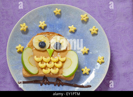 Eule-Sandwich für die Kinder Stockfoto