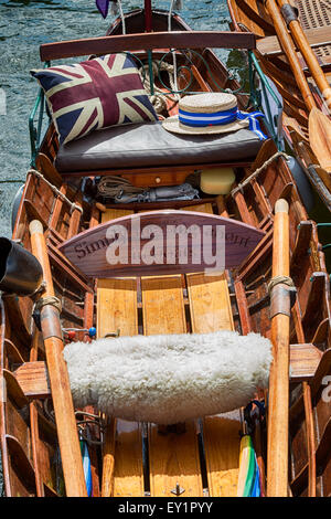 Traditionelle hölzerne Ruderboote am traditionellen Boot Thames Festival, Fawley Wiesen, Henley On Thames, England Stockfoto