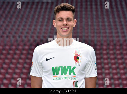 Deutsche Fußball Bundesliga 2015/16 - Fototermin des FC Augsburg am 8. Juli 2015 in Augsburg, Deutschland: Max Reinthaler Stockfoto