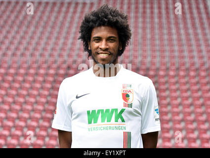 Deutsche Fußball Bundesliga 2015/16 - Fototermin des FC Augsburg am 8. Juli 2015 in Augsburg, Deutschland: Caiuby Stockfoto