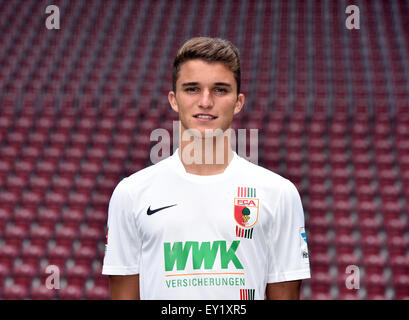 Deutsche Fußball Bundesliga 2015/16 - Fototermin des FC Augsburg am 8. Juli 2015 in Augsburg, Deutschland: Bastian Kurz Stockfoto