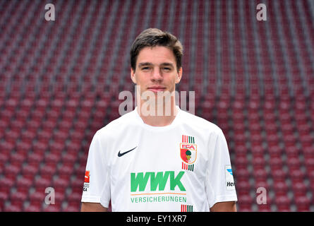 Deutsche Fußball Bundesliga 2015/16 - Fototermin des FC Augsburg am 8. Juli 2015 in Augsburg, Deutschland: Raphael Framberger Stockfoto