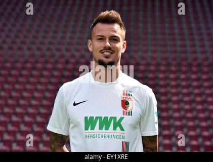 Deutsche Fußball Bundesliga 2015/16 - Fototermin des FC Augsburg am 8. Juli 2015 in Augsburg, Deutschland: Ronny Philp Stockfoto