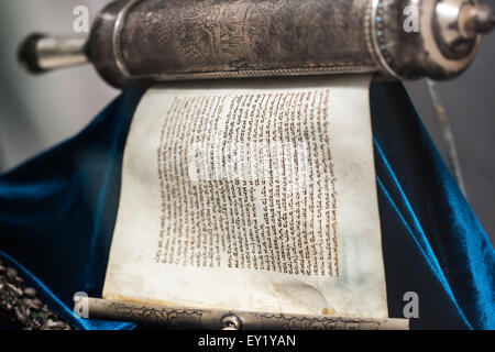 Antike heilige ausgepackt Torah Scroll Silber Stockfoto