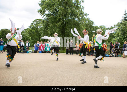 Buxton Day des Tanzes von Kapelle-En-le-Frith Morris Männer gehostet. Ein Fest der traditionellen Tänzen vom ganzen Land. Stockfoto