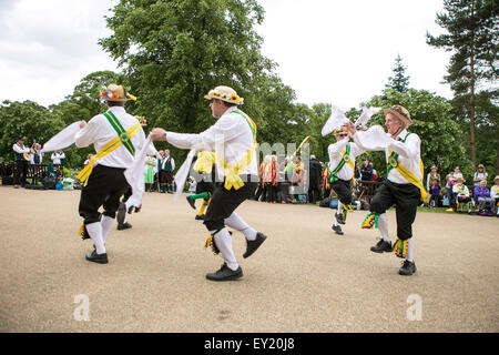 Buxton Day des Tanzes von Kapelle-En-le-Frith Morris Männer gehostet. Ein Fest der traditionellen Tänzen vom ganzen Land. Stockfoto