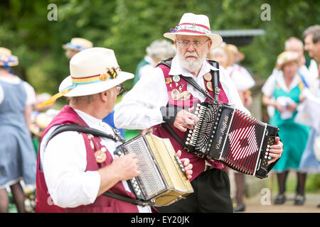 Buxton Day des Tanzes von Kapelle-En-le-Frith Morris Männer gehostet. Ein Fest der traditionellen Tänzen vom ganzen Land. Stockfoto