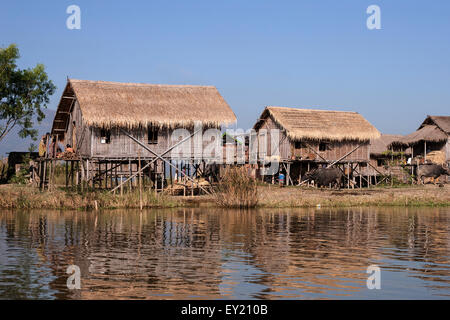 Traditionellen Pfahlbauten am Inle See, Shan State in Myanmar Stockfoto