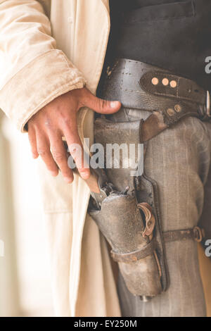 Beschnitten, Nahaufnahme von Cowboys Pistolenhalfter auf Wild-West-Film-Set, Fort Bravo, Tabernas, Almeria, Spanien Stockfoto