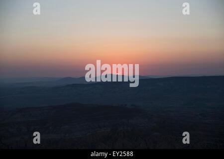 Silhouette Landschaft bei Sonnenuntergang, Kappadokien, Anatolien, Türkei Stockfoto