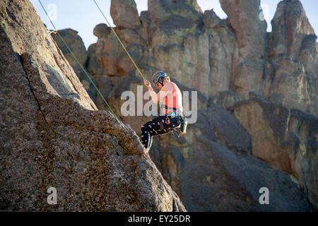 Kletterer, Smith Rock State Park, Oregon, Vereinigte Staaten Stockfoto