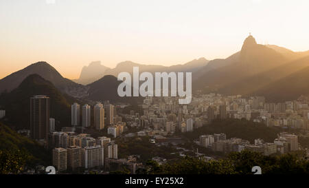 Fernblick von Christus dem Erlöser in der Morgendämmerung, Rio De Janeiro, Brasilien Stockfoto