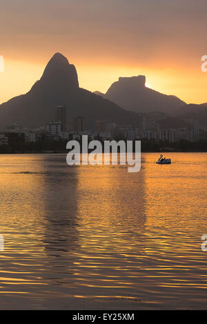 Lagoa Rodrigo de Freitas bei Sonnenuntergang, Rio De Janeiro, Brasilien Stockfoto