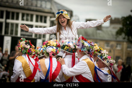 Buxton Day des Tanzes von Kapelle-En-le-Frith Morris Männer gehostet. Ein Fest der traditionellen Tänzen vom ganzen Land. Stockfoto