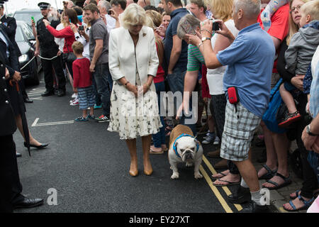 Padstow, Cornwall, UK. 20. Juli 2015. Der Herzog und die Herzogin von Cornwall ab ihren jährlichen Besuch in das Herzogtum in Padstow. Bildnachweis: Simon Maycock/Alamy Live-Nachrichten Stockfoto