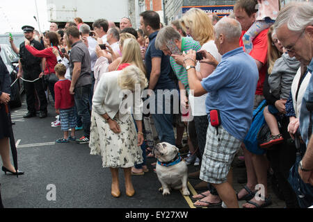 Padstow, Cornwall, UK. 20. Juli 2015. Der Herzog und die Herzogin von Cornwall ab ihren jährlichen Besuch in das Herzogtum in Padstow. Bildnachweis: Simon Maycock/Alamy Live-Nachrichten Stockfoto