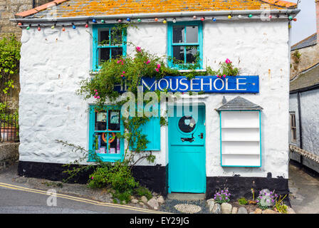 Mousehole Geschenkeladen im Dorf Zentrum, Mousehole, Cornwall, England, UK Stockfoto