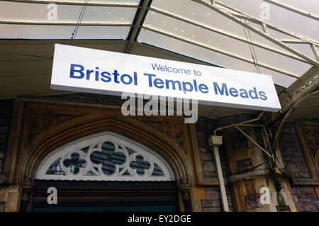 Der Eingang zum Bahnhof Bristol Temple Meads in Bristol. Stockfoto