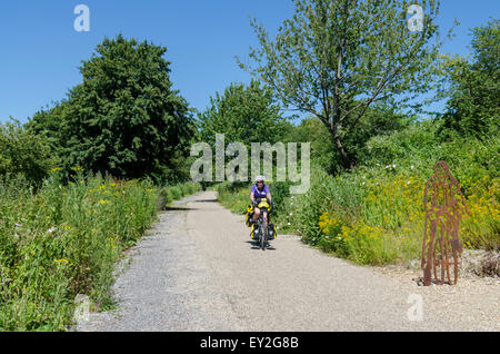 Weiblichen Zyklus Tourer auf der North Dorset Trailway Stockfoto