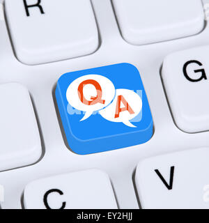 Computer-Konzept-Frage und Antwort unterstützen Online-Hilfe Kontakt Kundenservice im Internet auf Tastatur Stockfoto