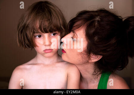 Spanische Mutter und seinem kleinen Sohn, Barcelona, Spanien. Stockfoto