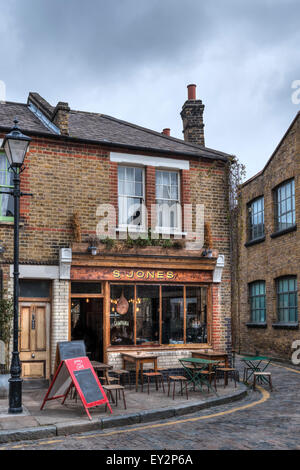 Jones Cafe in East London frühzeitig einen Sonntagmorgen vor dem Ansturm aus dem nahe gelegenen Columbia Road Flower market Stockfoto