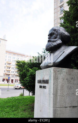 Eine Büste von Karl Marx am Karl-Marx-Allee in Ost-Berlin Stockfoto