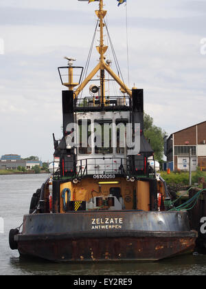 Die Zeltate, ein nach ENI 06105268 registriertes Schiff, ist ein Containerschiff und Öltanker, das für den Transport von Massengütern, Chemikalien und Gütern entlang der Flussrouten eingesetzt wird. Sie arbeitet über Häfen, Häfen und Docks und trägt so zur Logistik und zum Seehandel bei. Stockfoto