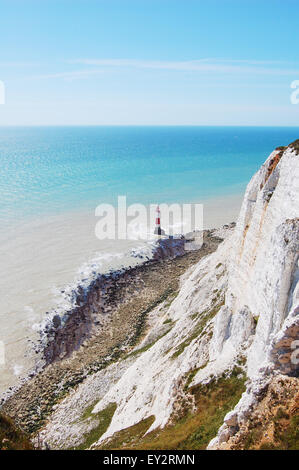 Beachy Head und Leuchtturm in East Sussex an einem sonnigen Tag Stockfoto