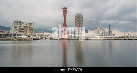 Kobe Port Tower und Maritime Museum in Japan Stockfoto