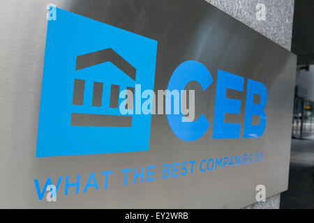 Ein Logo Zeichen außerhalb der Hauptsitz des Corporate Executive Board (CEB) in Arlington, Virginia am 12. Juli 2015. Stockfoto