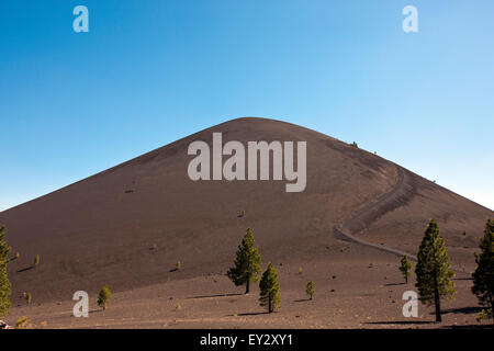 Schlackenkegel, Lassen Volcanic Nationalpark, California, Vereinigte Staaten Stockfoto