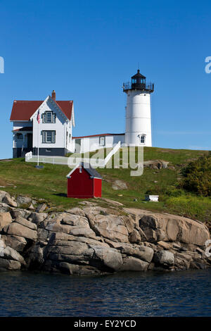 Cape Neddick Lighthouse / Nubble Light, Cape Neddick, York Beach, York, Maine, Vereinigte Staaten von Amerika Stockfoto