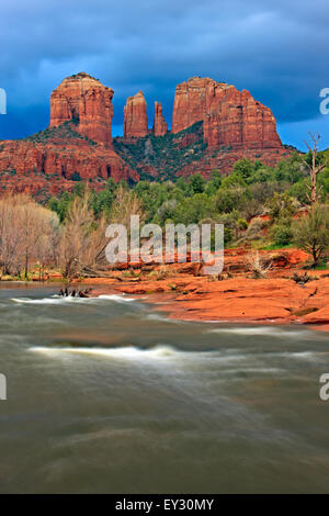 Blick auf Kathedrale Rock von Red Rock Crossing, Sedona, Arizona, USA Stockfoto