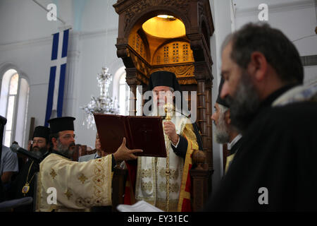 Larnaca, Zypern. 20. Juli 2015. Erzbischof von Zypern Chrysostomos (Mitte) in Faneromeni Kirche ist die kirchliche Zeremonie durchführen, für die Toten des Krieges in Zypern. Zypern ist 41 Jahre seit der türkischen Invasion 1974. Bildnachweis: Yiorgos Doukanaris/Pacific Press/Alamy Live-Nachrichten Stockfoto