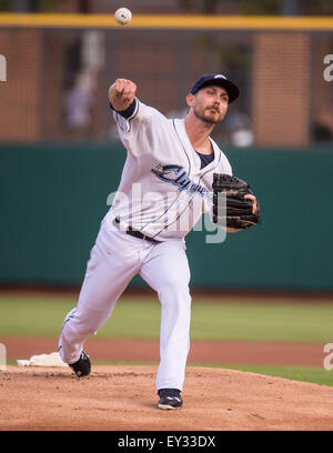 Columbus, Ohio, USA. 20. Juli 2015. Clippers Pitcher Josh Tomlin wirft während einem Spiel der regulären Saison zwischen Columbus Clippers und die Louisville Bats in Huntington Park, in Columbus OH. Brent Clark/Cal-Sport-Medien-Credit: Csm/Alamy Live-Nachrichten Stockfoto